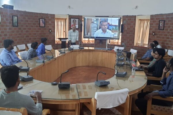 250_Dr Vidyadhar Atkore (left) introducing Dr JA Johnson_Centre for Ornithology cVidyadhar