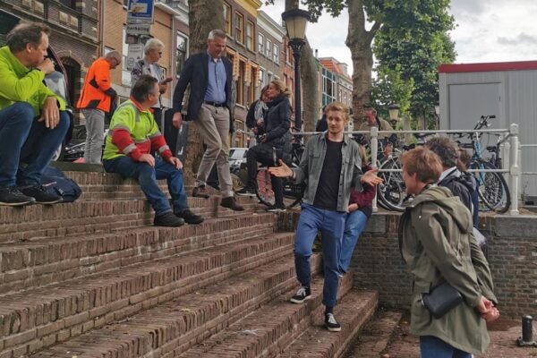 1928_Netherlands2020_©Mark van Heukelum_(15)Speech on the stairs of the boat lock