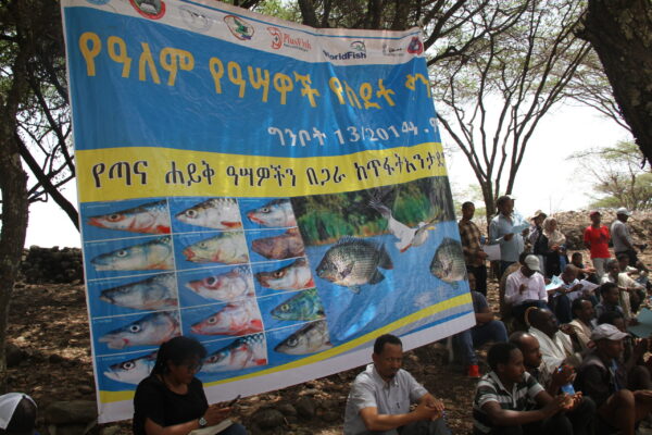 251_Ethiopia_2022©Abebe Getahun(The banner and participants around the river mouth of Melo River (joining the reservoir))