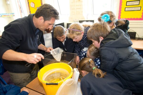 Culmstock School release Salmon into the River Culm 
Photo by Paul Glendell  Tel 01626 835311